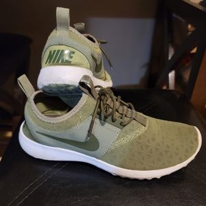 Nike Womens WMNS Juvenate Army Green Marathon
R